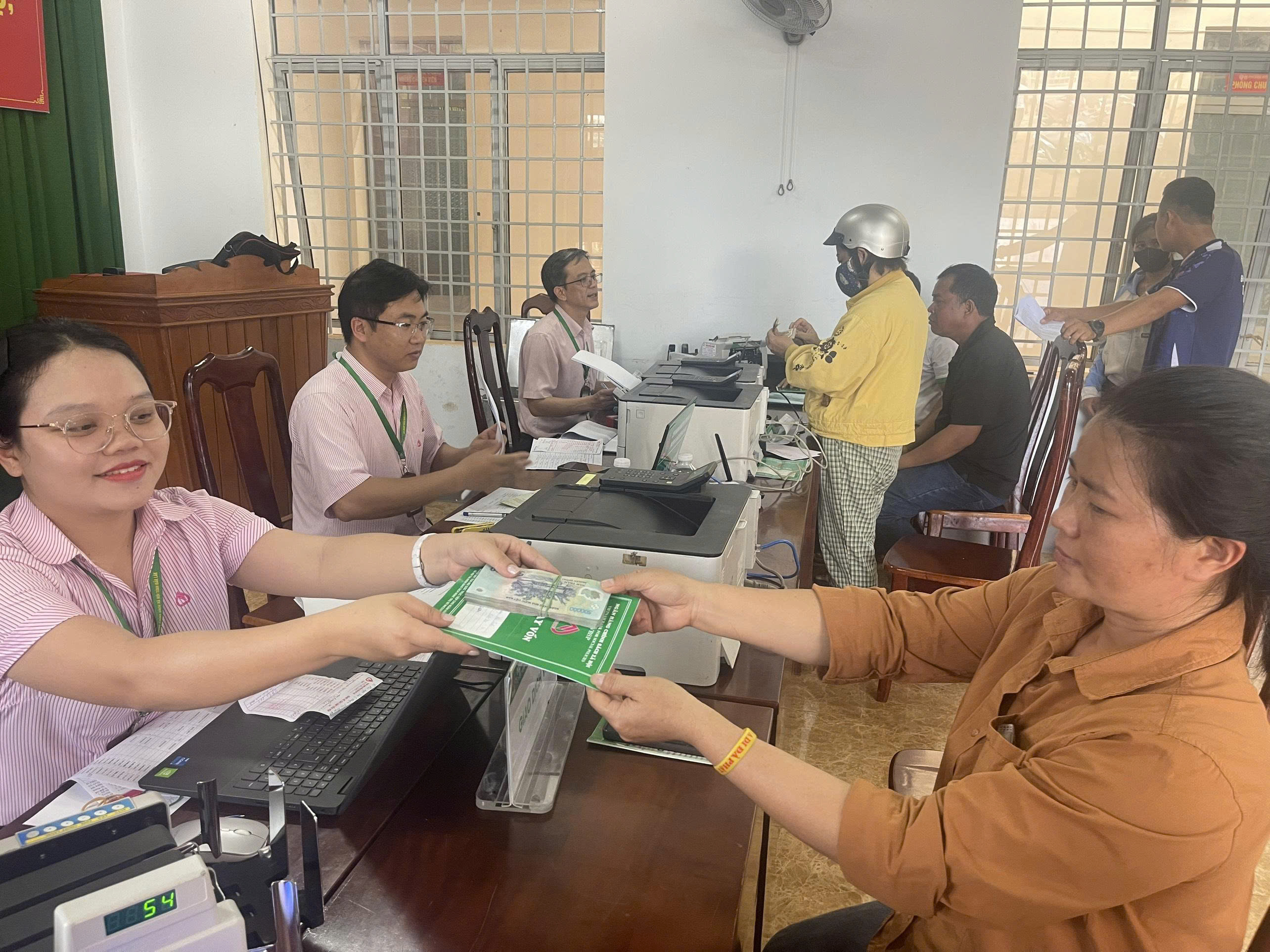 Toàn xã Ea H’Leo có 918 hộ được vay vốn tín dụng từ Ngân hàng chính sách xã hội