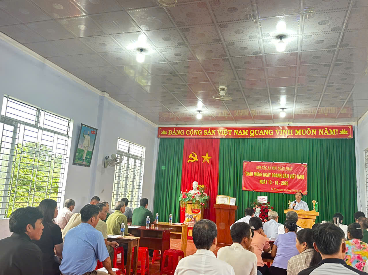 LỄ KỶ NIỆM NGÀY DOANH NHÂN VIỆT NAM 13/10: CỘNG ĐỒNG BA THÔN 2A, 2B, 2C TÔN VINH DOANH NHÂN ĐỊA PHƯƠNG