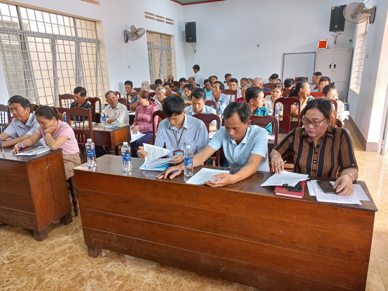 TUYÊN TRUYỀN, PHỔ BIẾN, GIÁO DỤC PHÁP LUẬT VÀ TẬP HUẤN BỒI DƯỠNG NÂNG CAO NĂNG LỰC ỨNG DỤNG CÔNG NGHỆ THÔNG TIN NÂNG CAO NHẬN THỨC VỀ CHUYỂN ĐỔI SỐ .